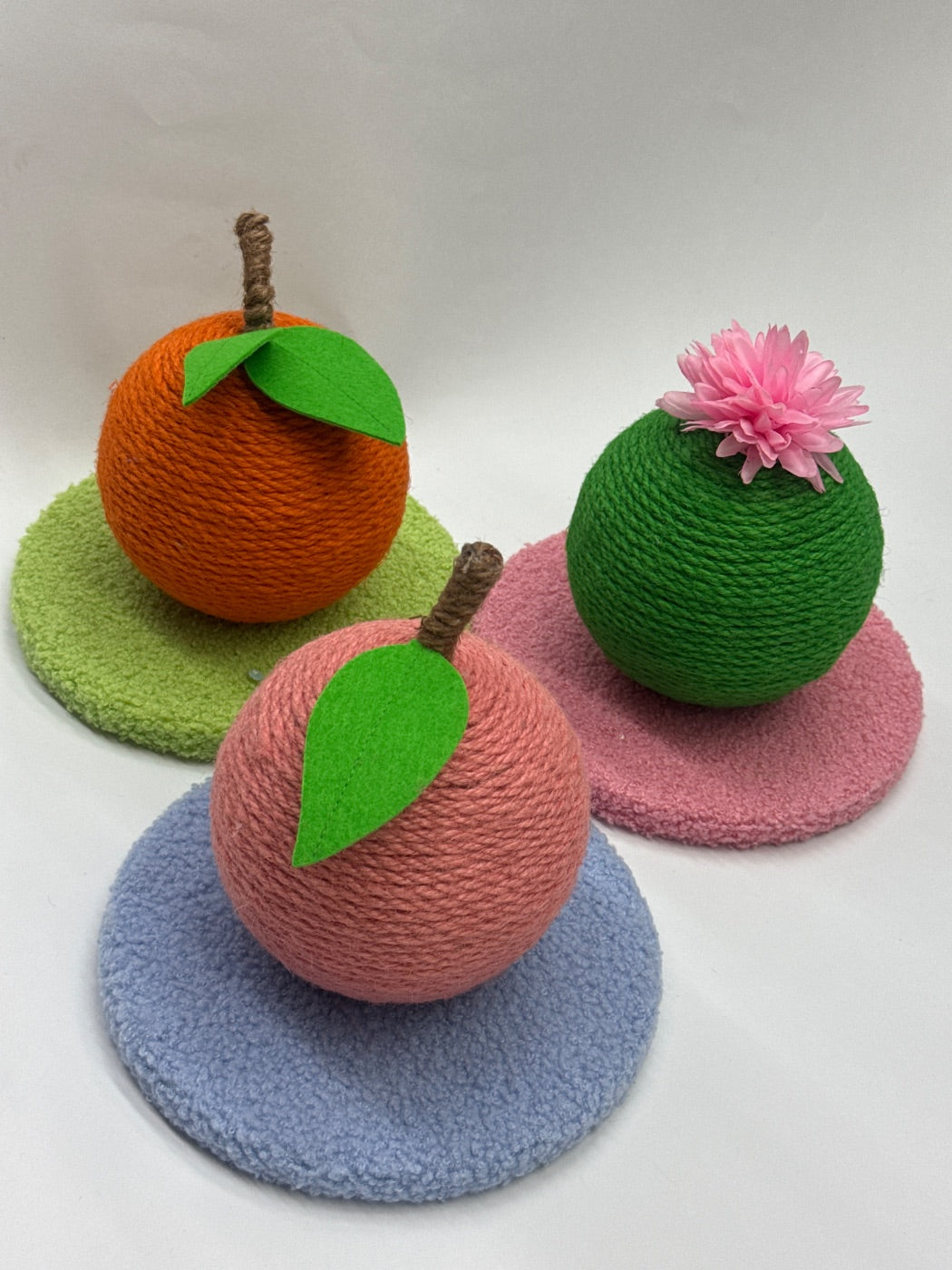 Rascadores en forma de frutas