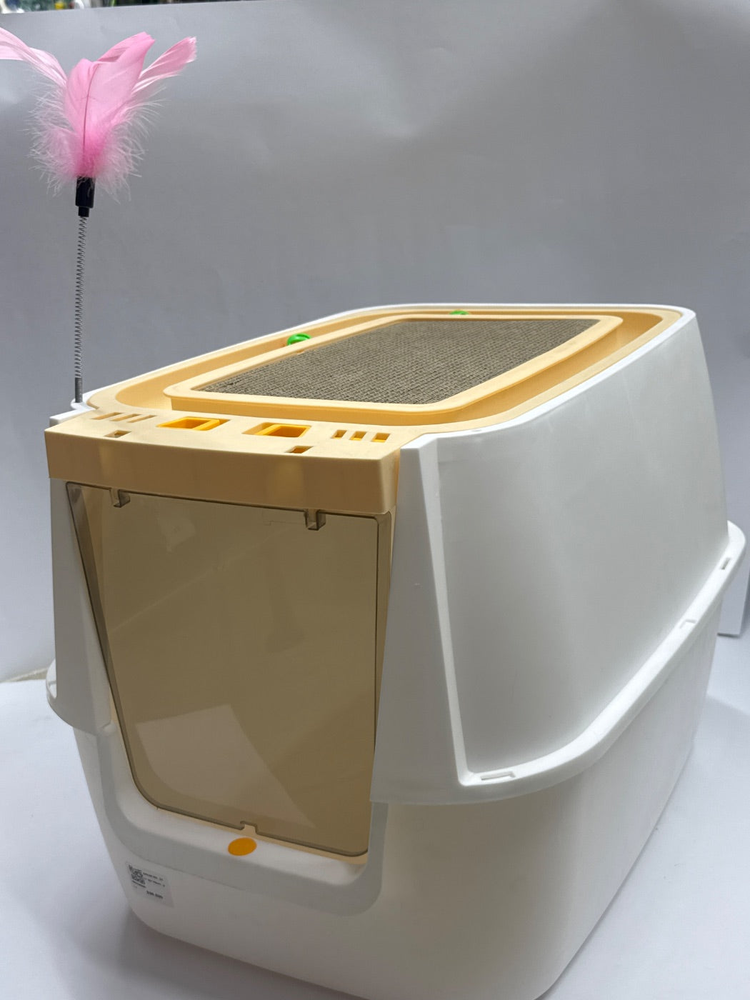 Arenero 57cm x 40cm x 40cm con rascador incluido